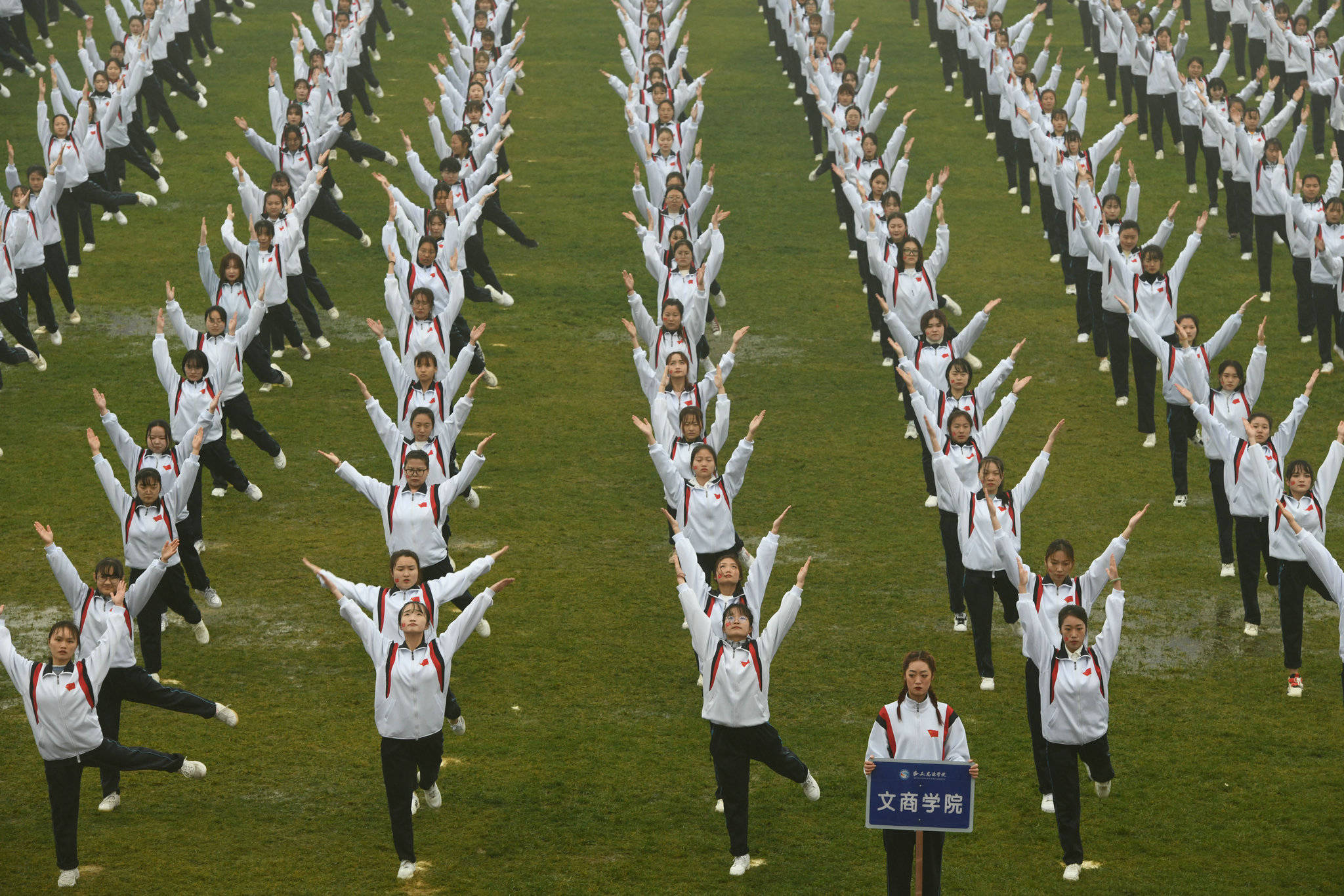 关于体操预选赛掀起高潮，西城旋风队强势反弹川蜀麒麟队，高压逼抢奏功——韧性与执行并存的信息