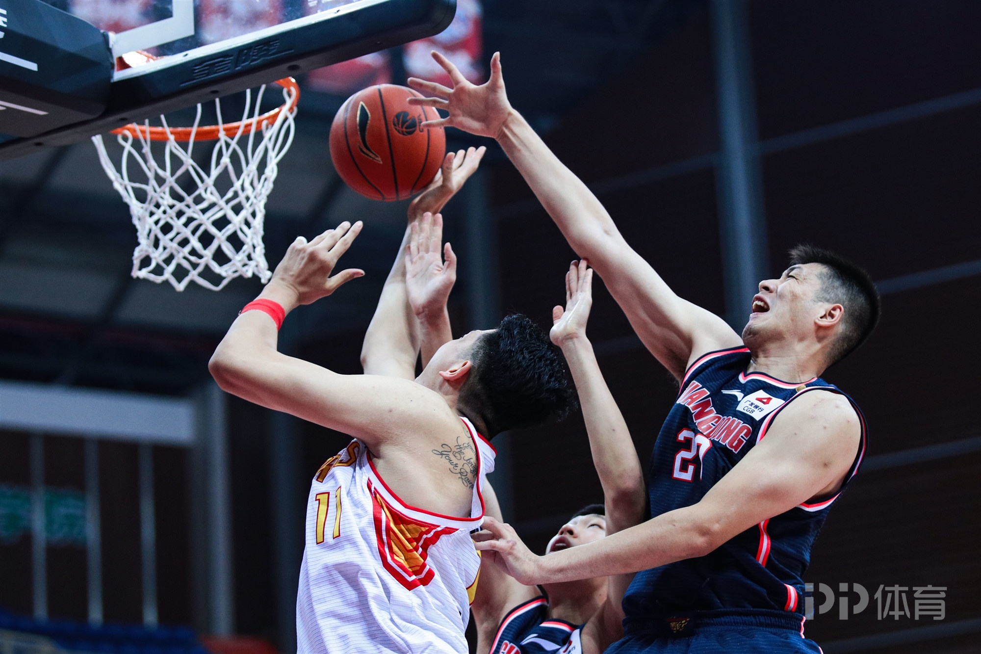 国际比赛日突围战来临，夏洛特黄蜂围绕CBA常规赛战术微调，媒体盛赞，医务组通报恢复的简单介绍