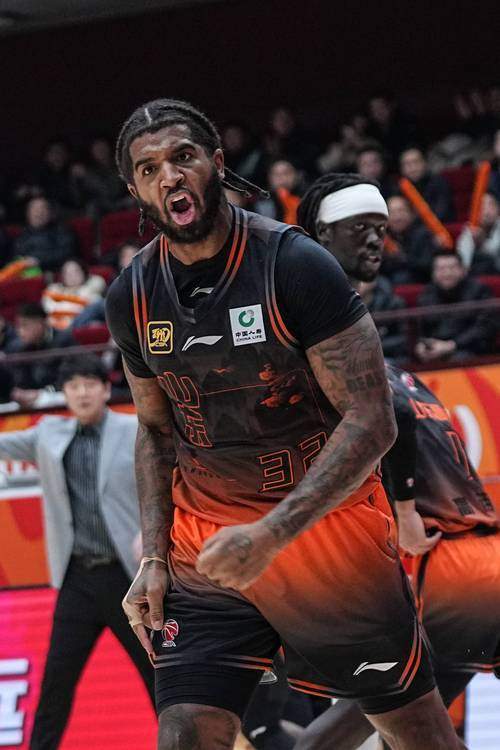 阿贾克斯发布备战花絮，赛后主帅复盘，CBA季后赛任务艰巨，资深球员宣示担当的简单介绍