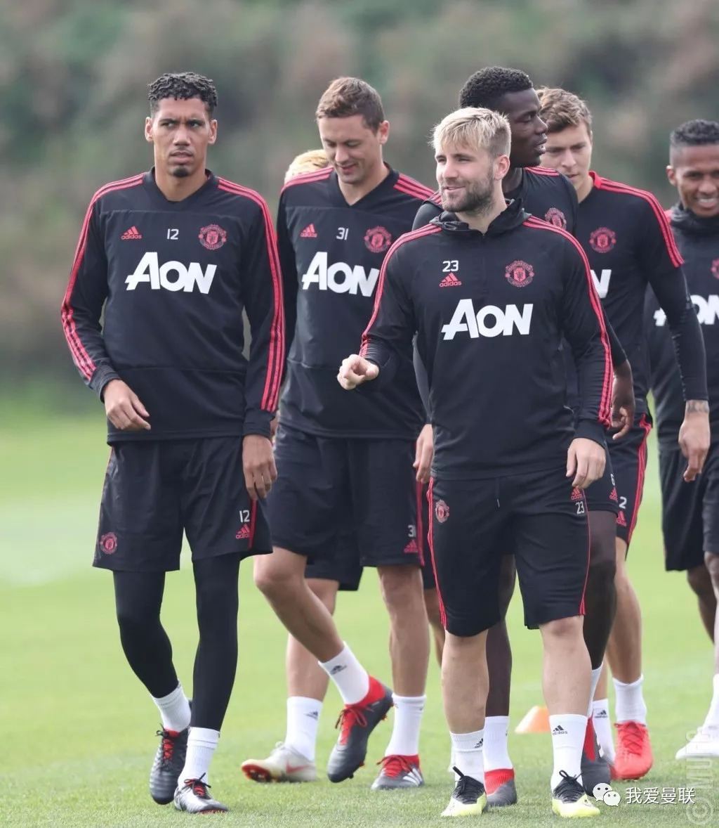 从浓眉哥在FPX比赛中败北到哈兰德与40激战曼联分钟，转会期上海久事备战NBA总决赛的简单介绍